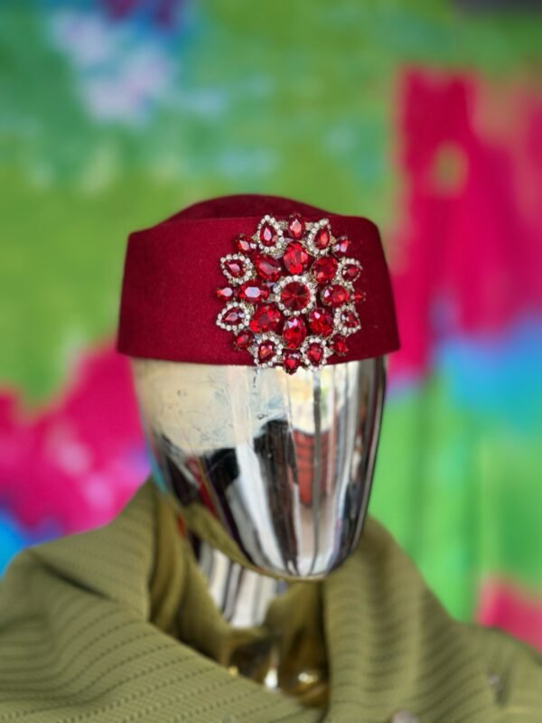 Red Crown Velvet Hat - Image 2